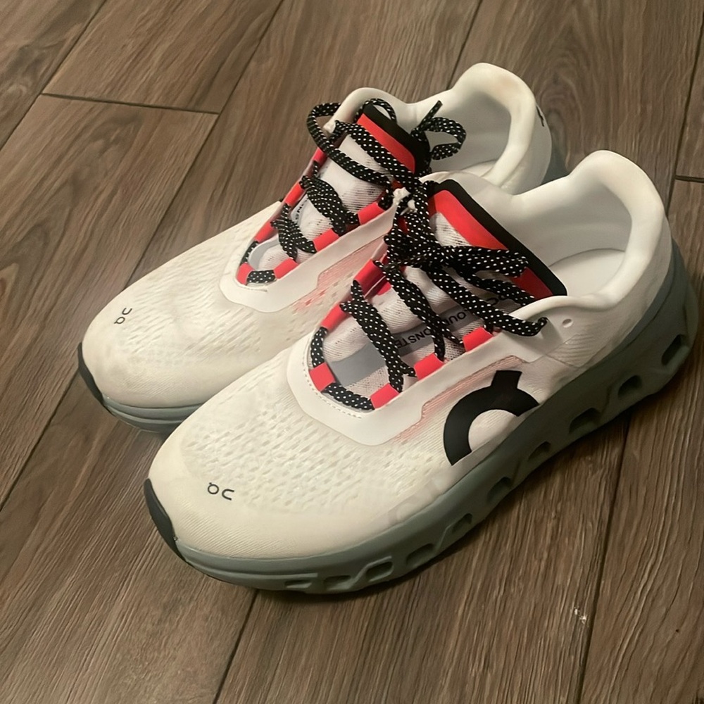 On Clouds on running sneaker cloud monster